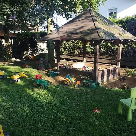 Kinder Bauernhof, Reiterhof Mit Ferienwohnung Eschlkam